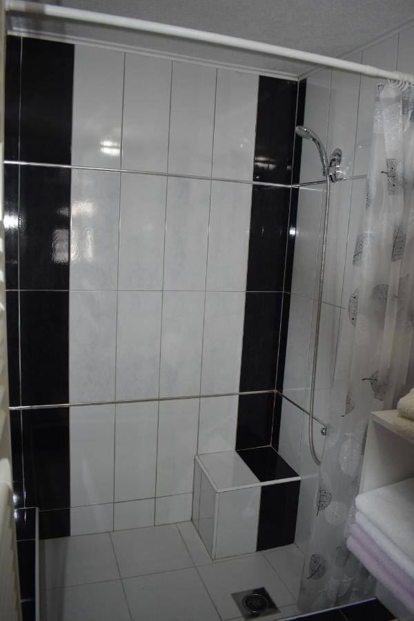 Apartman Rukavina Licko Petrovo Selo Exteriör bild