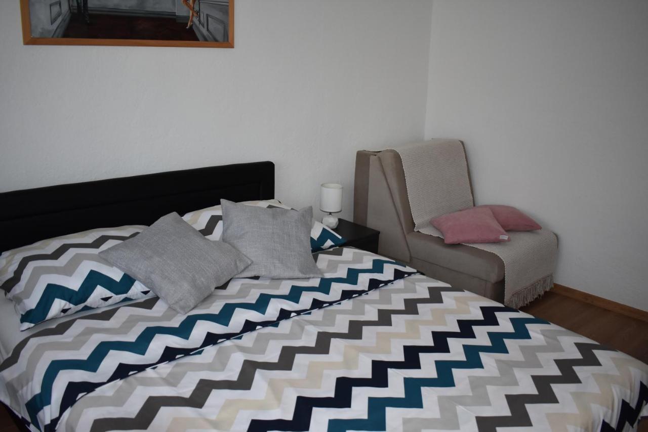 Apartman Rukavina Licko Petrovo Selo Exteriör bild