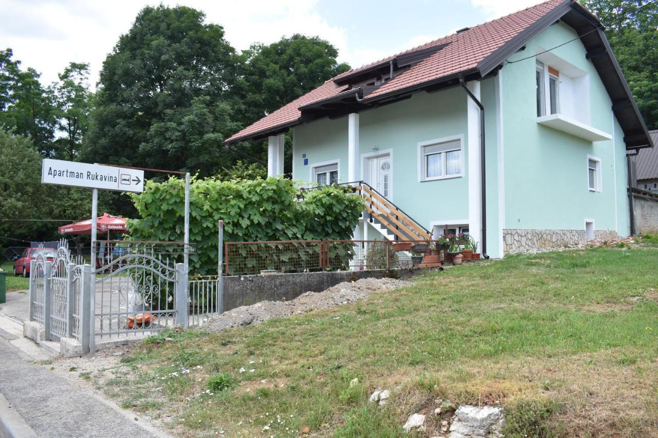 Apartman Rukavina Licko Petrovo Selo Exteriör bild