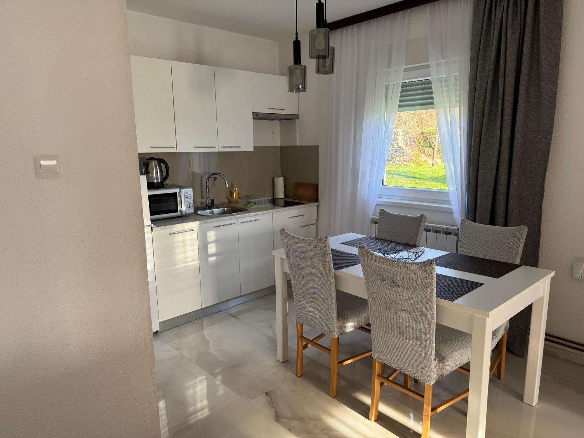 Apartman Rukavina Licko Petrovo Selo Exteriör bild